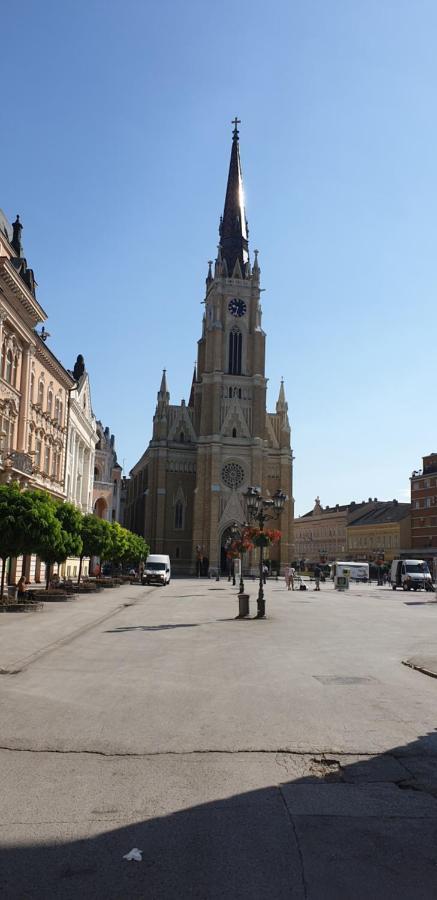 Theatre Square Apartments Novi Sad Bagian luar foto