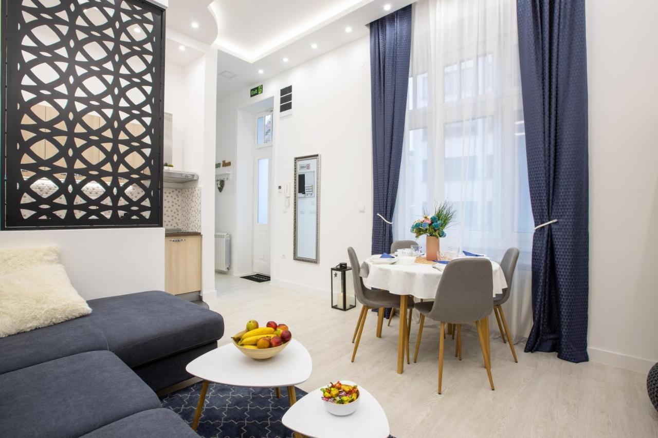 Theatre Square Apartments Novi Sad Bagian luar foto