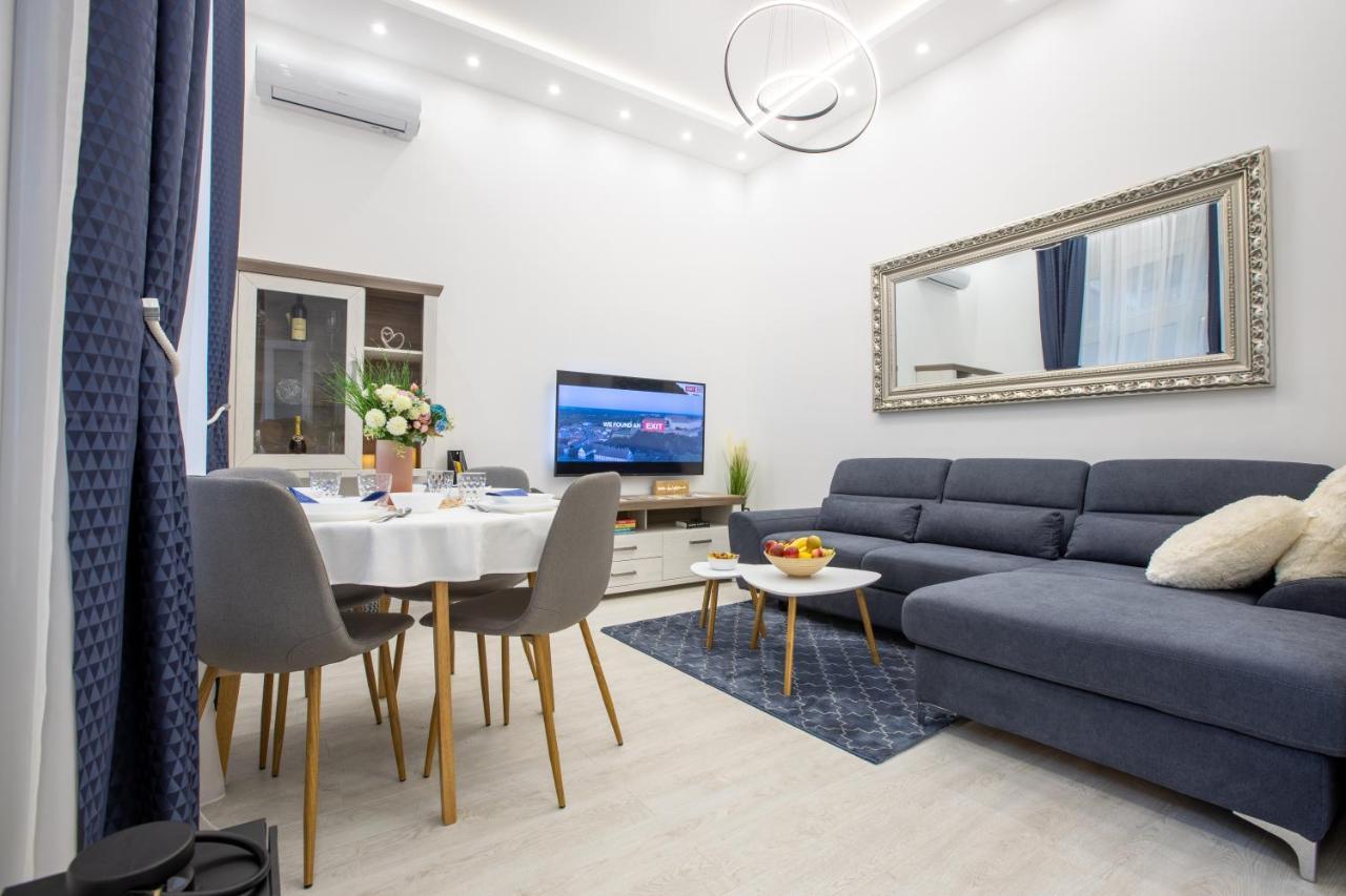 Theatre Square Apartments Novi Sad Bagian luar foto