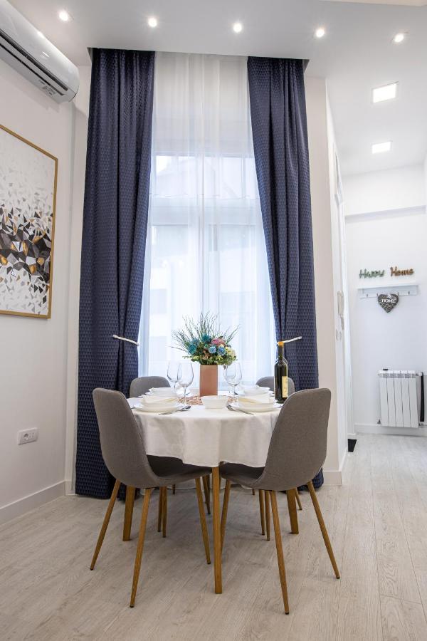 Theatre Square Apartments Novi Sad Bagian luar foto