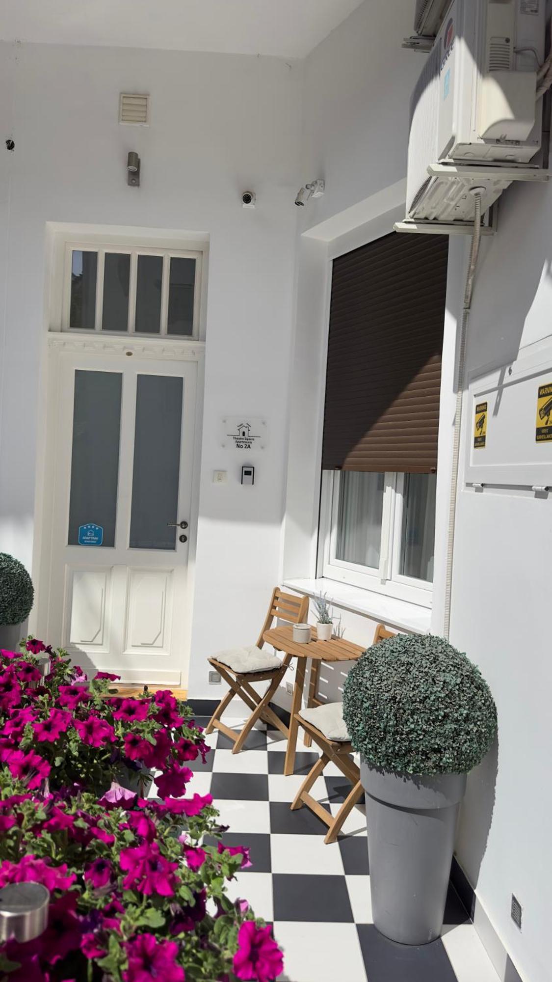 Theatre Square Apartments Novi Sad Bagian luar foto